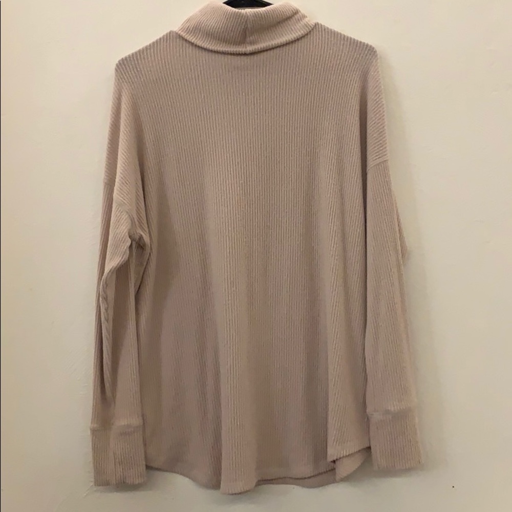 AE Turtleneck Sweater - Picture 4 of 5